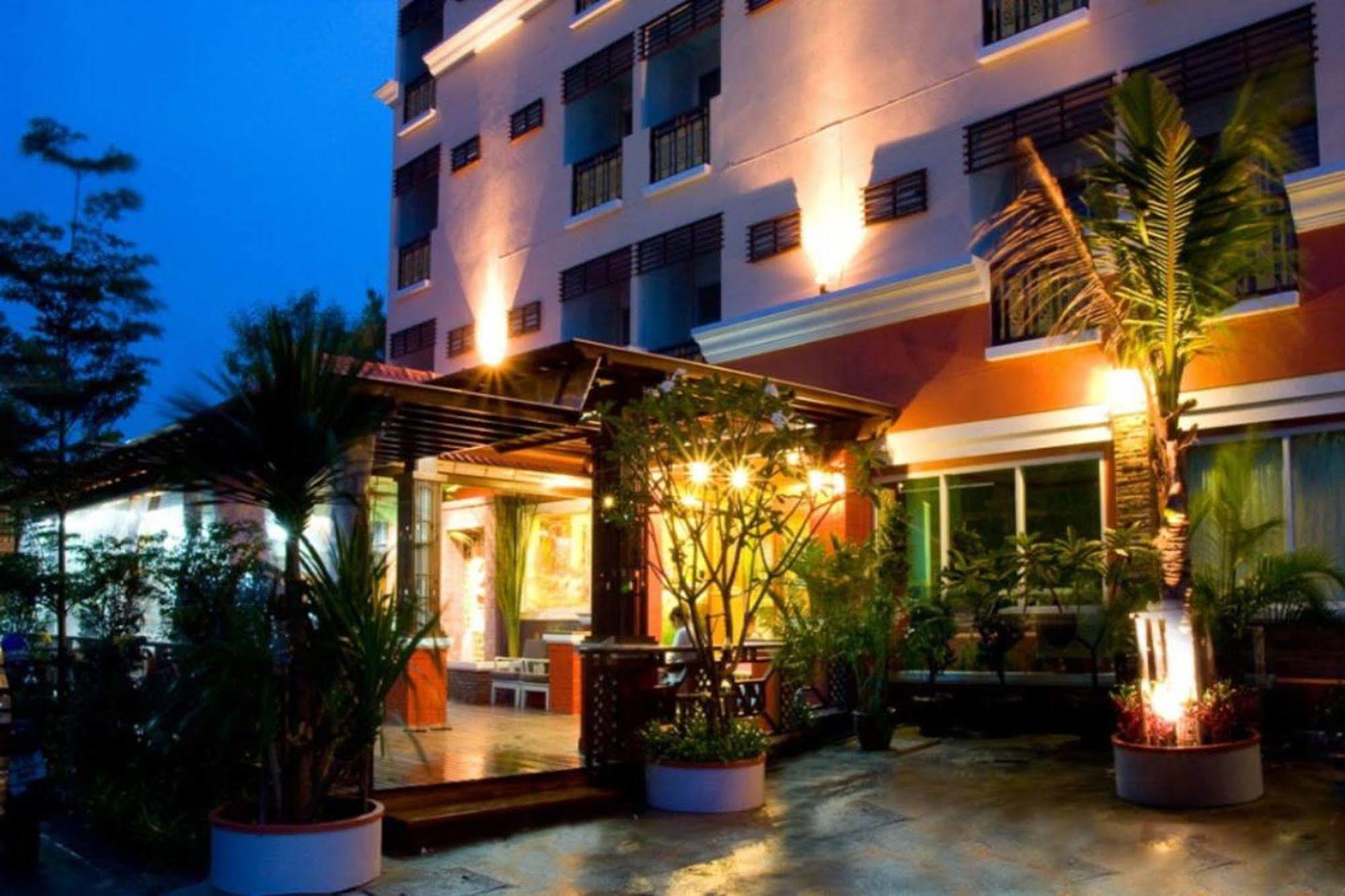 Oyo 280 Thai Garden Resort Bangkok Exteriör bild