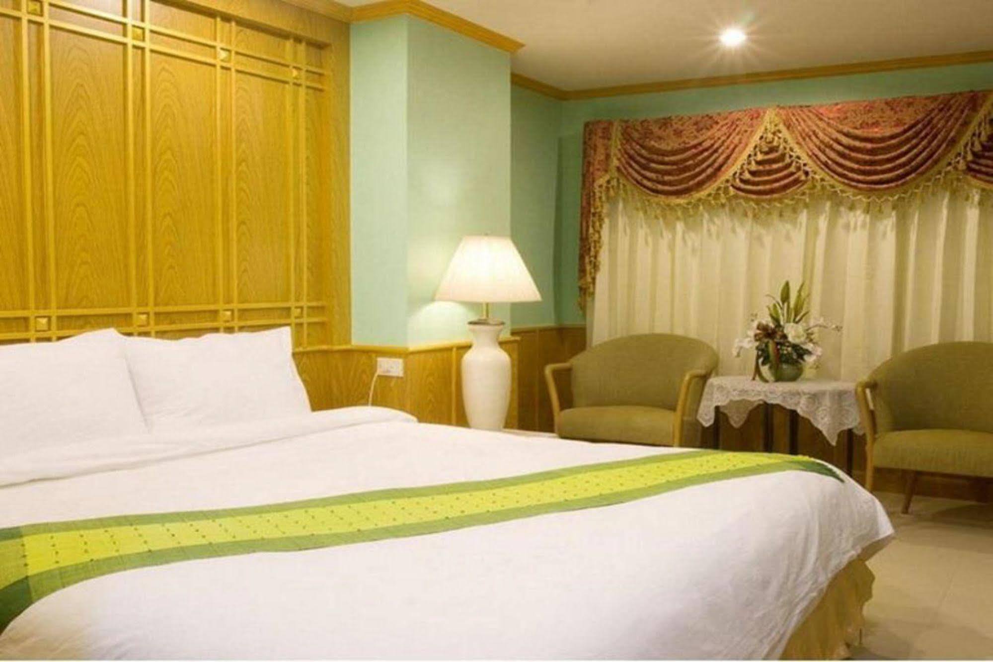 Oyo 280 Thai Garden Resort Bangkok Exteriör bild