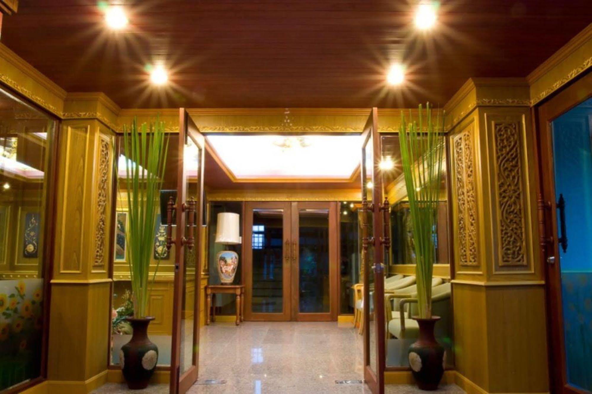 Oyo 280 Thai Garden Resort Bangkok Exteriör bild