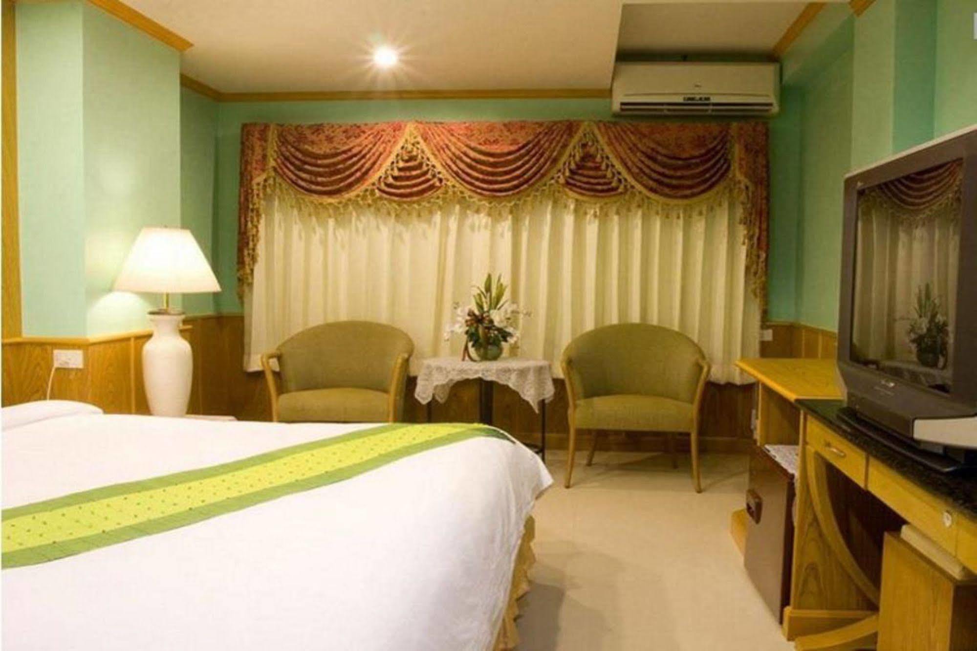 Oyo 280 Thai Garden Resort Bangkok Exteriör bild